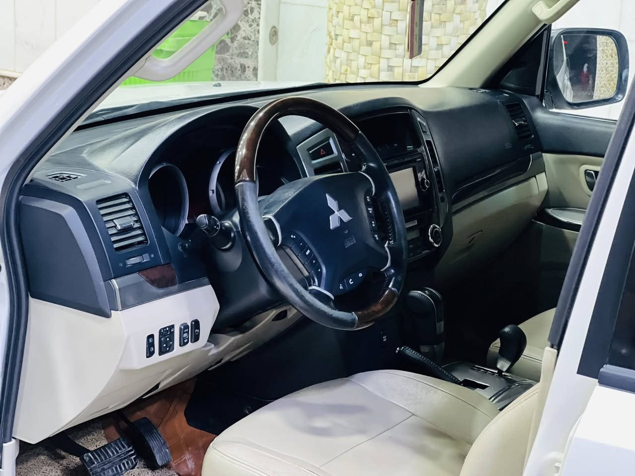 السلام عليكم
السعر 218 ورقه

باجيرو 2020 (حبتور ) كفاله عامه

ابيض رقم مثنى الجديد تحويل مباشر

مكينه 3800 كفاله 

ماشيه 75 الف كيلو

مري شفط

كشنات كهرباء 

كشنات جلد 

دمامات 

اشاير بالمري

تحكمات استيرن

شاشه كامره 

حساسات

وباقي مواصفات الحبتور معروفه 

السعر 218 ورقه

مكانها الديوانيه 

***********

***********
