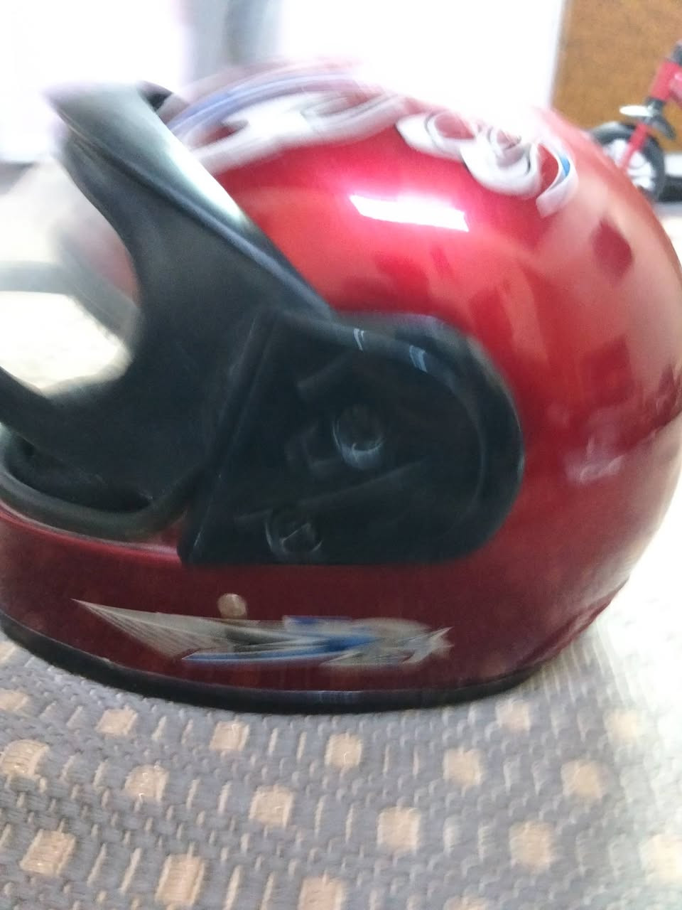 خوذه مستعمل سعره 15تواصل ويانه رقم ***********
