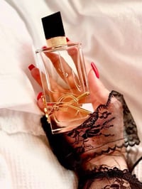 عطر • عليه خصم