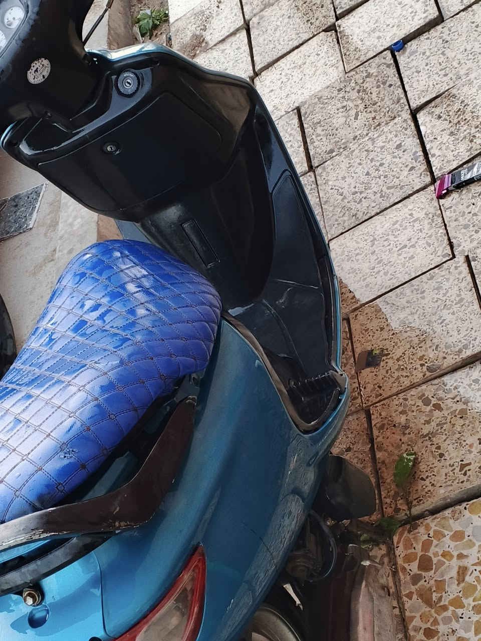 السلام عليكم دراجه فلاشه للبيع دراجه نضيفه كلش مال حاويه جاهزه من كلشي كهربائيات  كلها شغاله دبلات تخم تايرات مال حاويه بل جيس مكينه صار سبوع من جفتتها نعومه الف بل ميه بعدهي برقم الحاويه كشرتها زلغ مابيها سعر 500وبيها مجال للشراي مكان البصرة القرنه رقم بس واتساب (***********)
