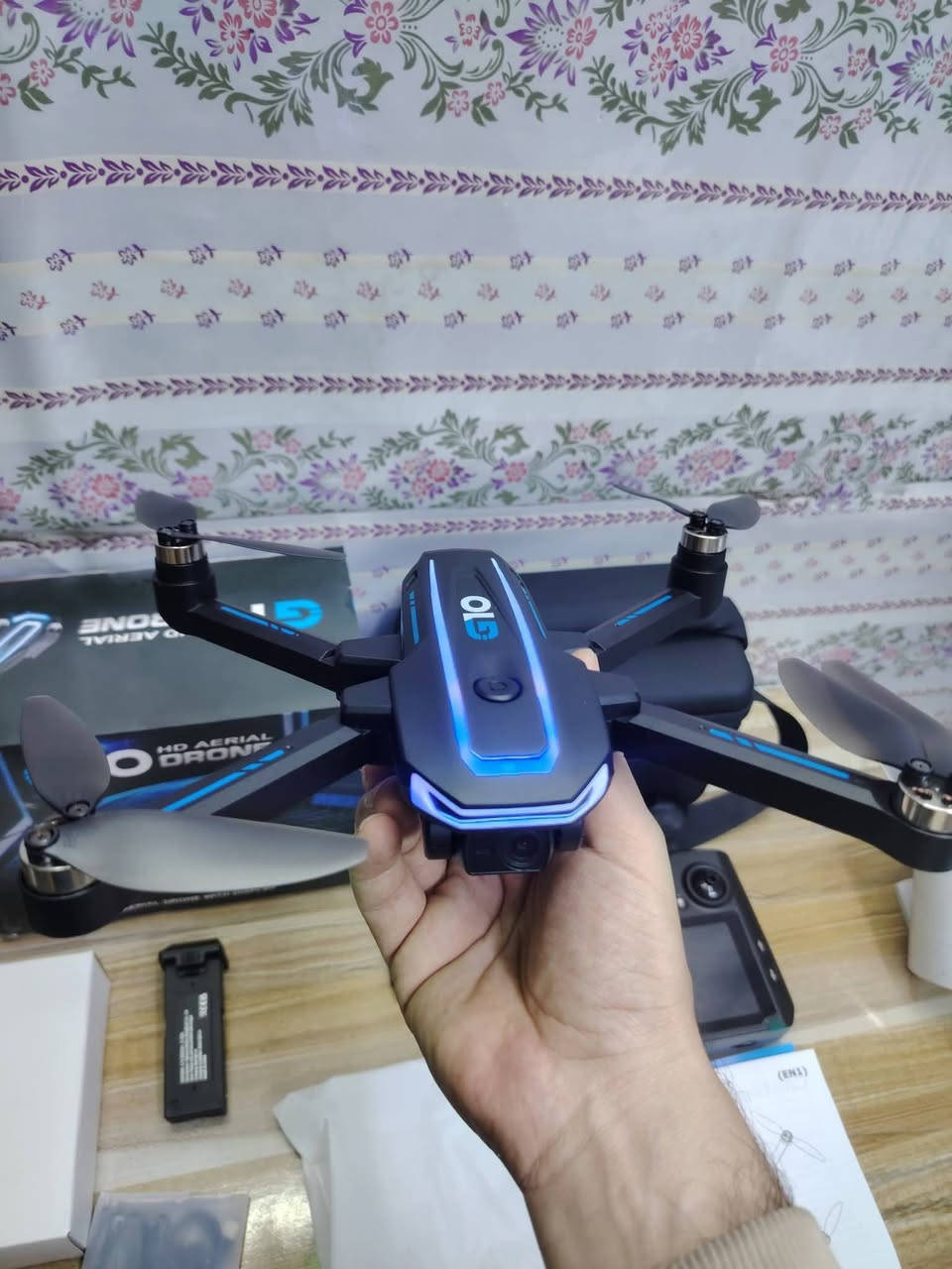 درون G10
كامره 4K
ارتفاع ١٥٠ متر
مدا ٨٠٠ متر

GPS

رجوع ذاتي

تثبيت الصور بنظام Els

وحده تحكم شاشه FHD مقاس 4,5بوصه

دبل بطاريه ٤٥ دقيقه طيران

نقل الصور 5G

وضع بدون رأس

نظام اتبعني

التحكم بلاشاره

تحديد مسار
السعر 100 الف

يوجد توصيل *********** وات ساب
