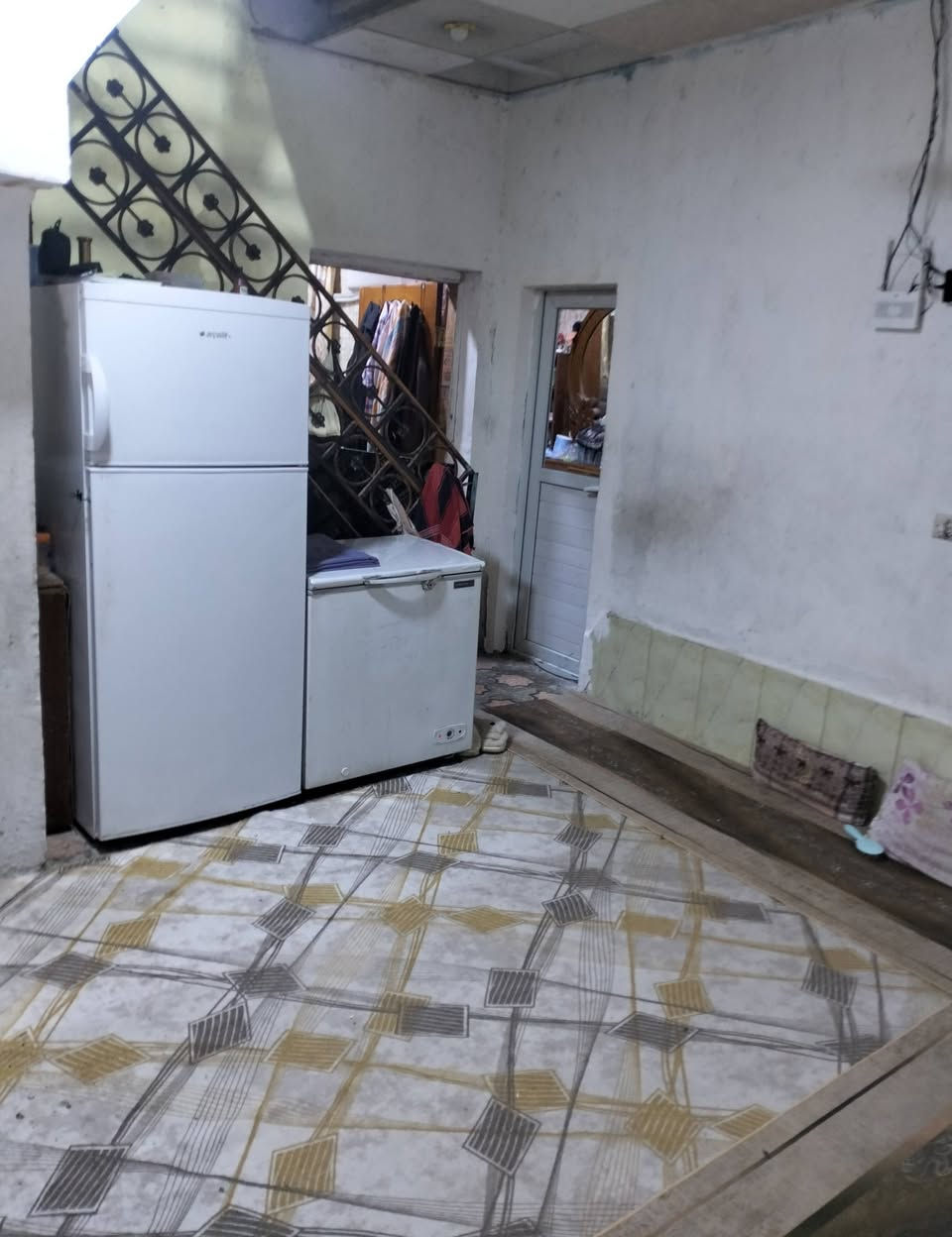 السلام عليكم بيت للبيع القبله حي القائم قريب الشارع العام على شارع 20 متر طابقين  200 متر السعر 200 هاتف ***********
