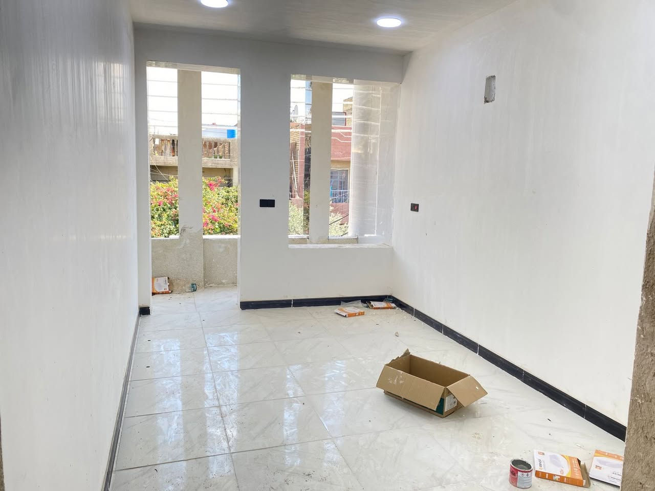 سلام عليكم مشتملات للبيع في الشعب قرب سوق اربع تلاف مساحه 65واجهه 3.25نزال 20تفاصيل البيت كراج صغير استقبال حوالي خدمات 3غرف نوم بناء البيت 2026 للاستفسار اكثر مكتب الشعب للعقاري باداره ابو جواهر  رقم الهاتف:***********
