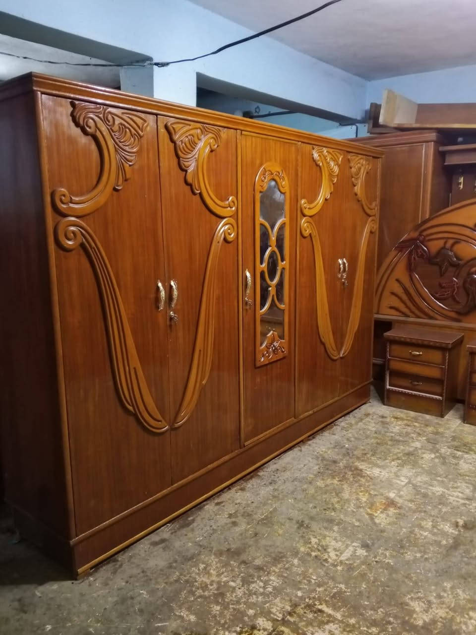 ارخص الاسعار يم حجي سجاد غرفه ام 5 طابق واحد تزكام درجه اولى ضهر جرجوبه كوت حي جهاد  زويرجات مراسله او اتصال تدلل سعر 500 وبيها مجال 
***********
