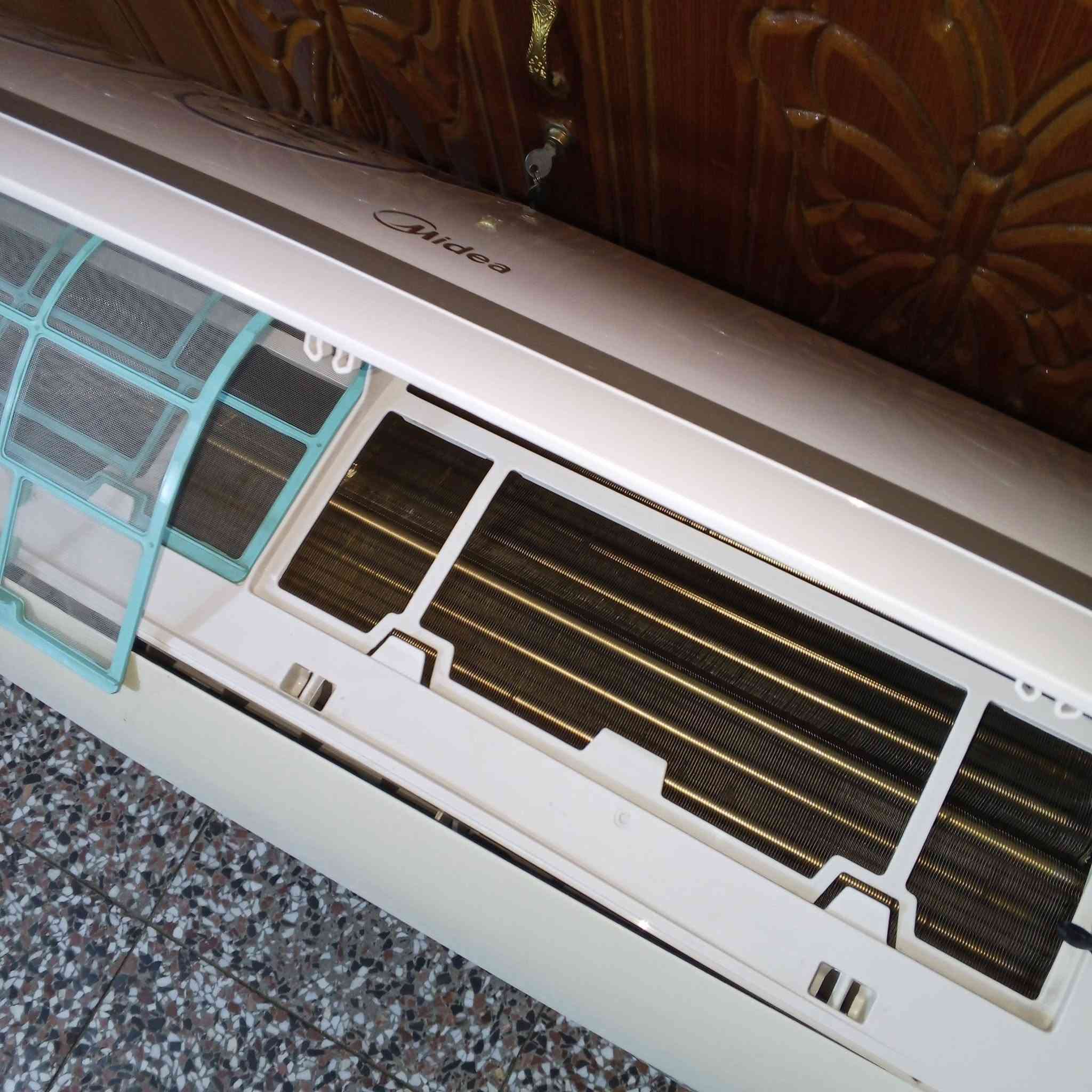 عندي سبلت ماركة ميديا Midea (انفيرتر) بلادي واحد طن يشتغل على المولد يسحب 4 امبير,جهاز نظافة95٪ مستعمل موسم واحد فقط ملحقاته كاملة تدفئة وتبريد ثلج غاز الشركة مقفول قفله ابو الصيانة سبب البيع جان عندي بالمحل جهاز شرط الشغل نظيف السعر 340 وبي مجال مستعجلين على بيعتة رقم الهاتف *********** مكاني كربلاء مامتواجدين على الفيس.
