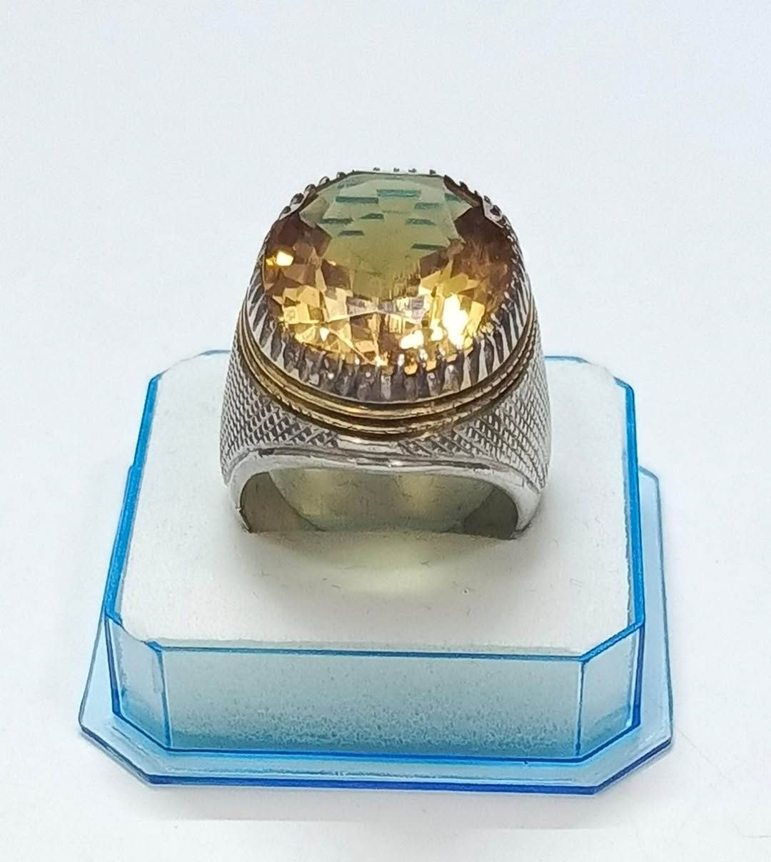 خاتم حجر السترين اصلي فضه 925 صياغه البحرين يدويه ثقيل القياس 23 السعر110الف
توصيل جميع المحافظات 5الف
*********** بغداد, العراق
