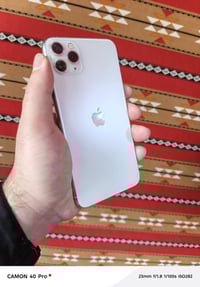 آيفون ١١ برو ماكس • ٦٤ • نقطة سوداء بالشاشة