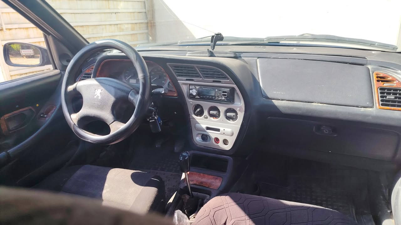 بيجو للبيع 2001 سنويه جديد مشروع وطني كوبون بانزين ماكو تدفه تبريد شغال... ***********

