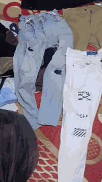 هذني ملابس اللي يريدهن هذا رقمي بيهن مال شباب وبيهن مال اطفال وبيهن  مال نساء 07810722 078 المكان نجف حي نيسان مقابيل العسكري
