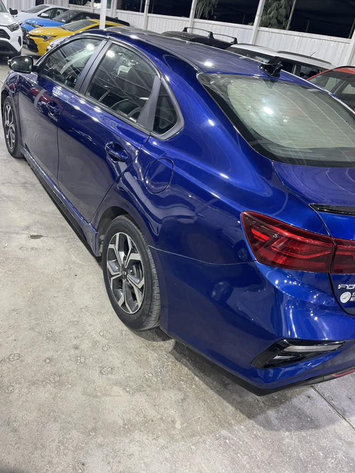 السلام عليكم كيا فورتي 2021 بغداد معوقين باقي سنتين وتصير حره استيراد شخصي فول مواصفات 
جي تي لاين محرك 2.0 دوش ماشيه 46 الف ميل حادثها صفحه السايق وبيها صبغ بالقماره 
السياره جاهزه كير ومحرك وحداديه وكهرباء و تبريد وتدفئه مكفول على ايدي محد صاعدها من دخلت للعراق لحد الان 
للبيع او مراوس مع باجير 
للاتصال  *********** ابو احمد
