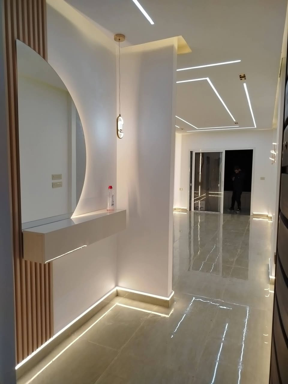 ✨ تنفيذ سقوف وديكورات عصرية بأعلى جودة ✨
إذا تحلم ببيت عصري، راقي، وإضاءة تفرق عن الكل…
إحنا نحول فكرتك إلى واقع 👌
🔹 نقدّم خدمات متكاملة من البداية للنهاية
✔️ تصميم ثلاثي الأبعاد (3D) قبل التنفيذ
✔️ سقوف ثانوية (جبسن بورد – لايت لاين – مخفي)
✔️ ديكورات جدران حديثة (خشب، مرايا، بدائل الرخام)
✔️ مطابخ عصرية بإضاءة احترافية
✔️ صالات، غرف نوم، مداخل، شقق ومحلات
✔️ تنفيذ نظيف + التزام بالوقت
💡 ليش تختارنا؟
✔️ شغل دقيق ولمسة فخامة
✔️ مواد أصلية وجودة عالية
✔️ تنفيذ حسب ذوقك وميزانيتك
✔️ تشوف التصميم وتوافق عليه قبل التنفيذ
📍 العنوان: بابل – شارع 60
📞 اتصال / واتساب: ***********
📩 راسلنا الآن وخلي بيتك يحچي عن ذوقك ✨
.
.
.
.
.
..
.
.
.
#ديكورات
#سقوف_ثانوية
#جبسن_بورد
#لايت_لاين
#ديكور_عراقي
#تشطيب_فلل
#تشطيب_شقق
#ديكورات_حديثة
#بابل
