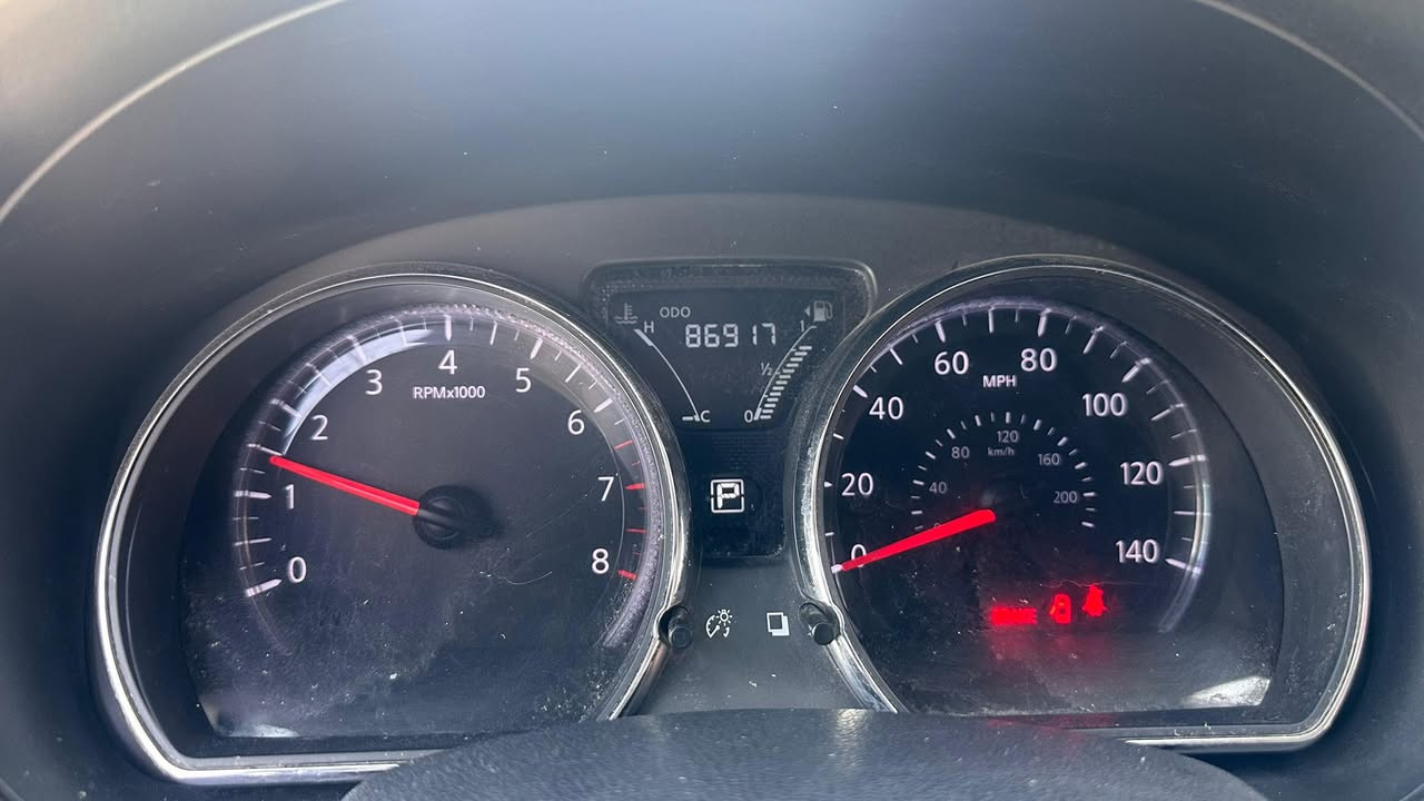 سلام عليكم (للبيع فقط )
• نيسان فيرسا sv موديل 2019
•ماشية 87.000 الف ميل 
•الضرر ربع الجاملغ صبغ وشبر من بونيت بدون دواخل
بيها بارد بكد شبر في الباب سائق+ باب خلف سائق 
•الرقم السليمانية + هزة ورقم السنويةجديد 
باسمي مكاني كركوك 
• مكينة وكير مكفول برغي مامفتوح وخير من الله
•صدر الجديد ودهن الكير وماء راديتر
 تم تبدليها مع الفلاتر في شركة نيسان 
• تغليف كاعية وكشنات كامل 
•السعر 113 وبيها مجال بسيط لشراي 
***********(فقط واتساب 📞)
