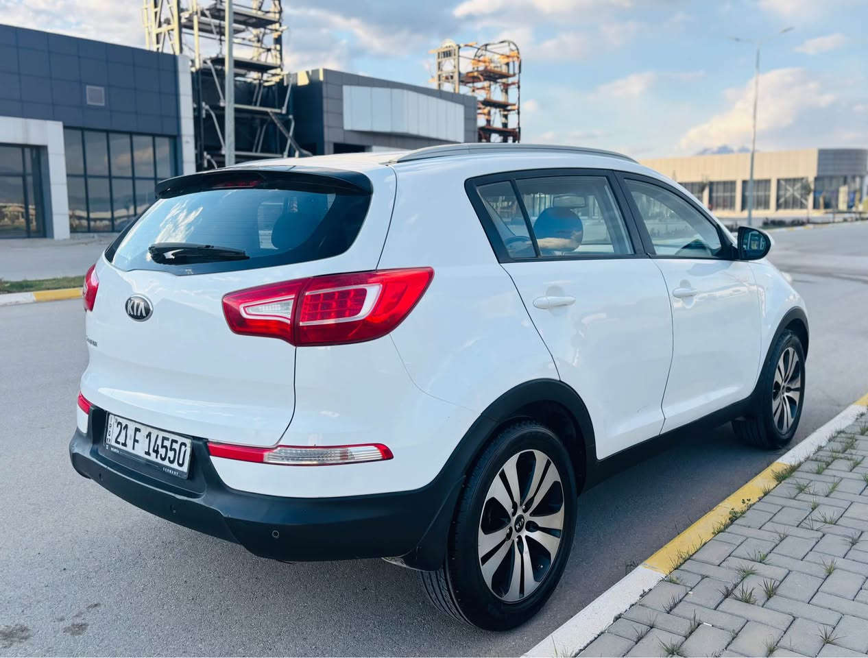 کیا سپۆرتاج ٢٠١٣ 
سفری شەریکەی بخیت مواسەفات کامێرا حاسە بلاجکتۆر ویل کرۆم سوکان ڤۆلیۆم ١٤٠ هەزار ڕۆشتووە گێڕ و مەکینە بەشەرت سەنەوی تازە تایەی تازە هەموو بەشەرتی فەحس بۆیاج ٢ دەرگای لای سەکن بەس پەمپ بێ ناوگرتن پارچەی بیلادیە بێ ئێرباگ پێش و دوا کەپس دەعامیەکانیش بۆیاخ نیە 
سعر ١٣٦$
*********** السليمانية, العراق
