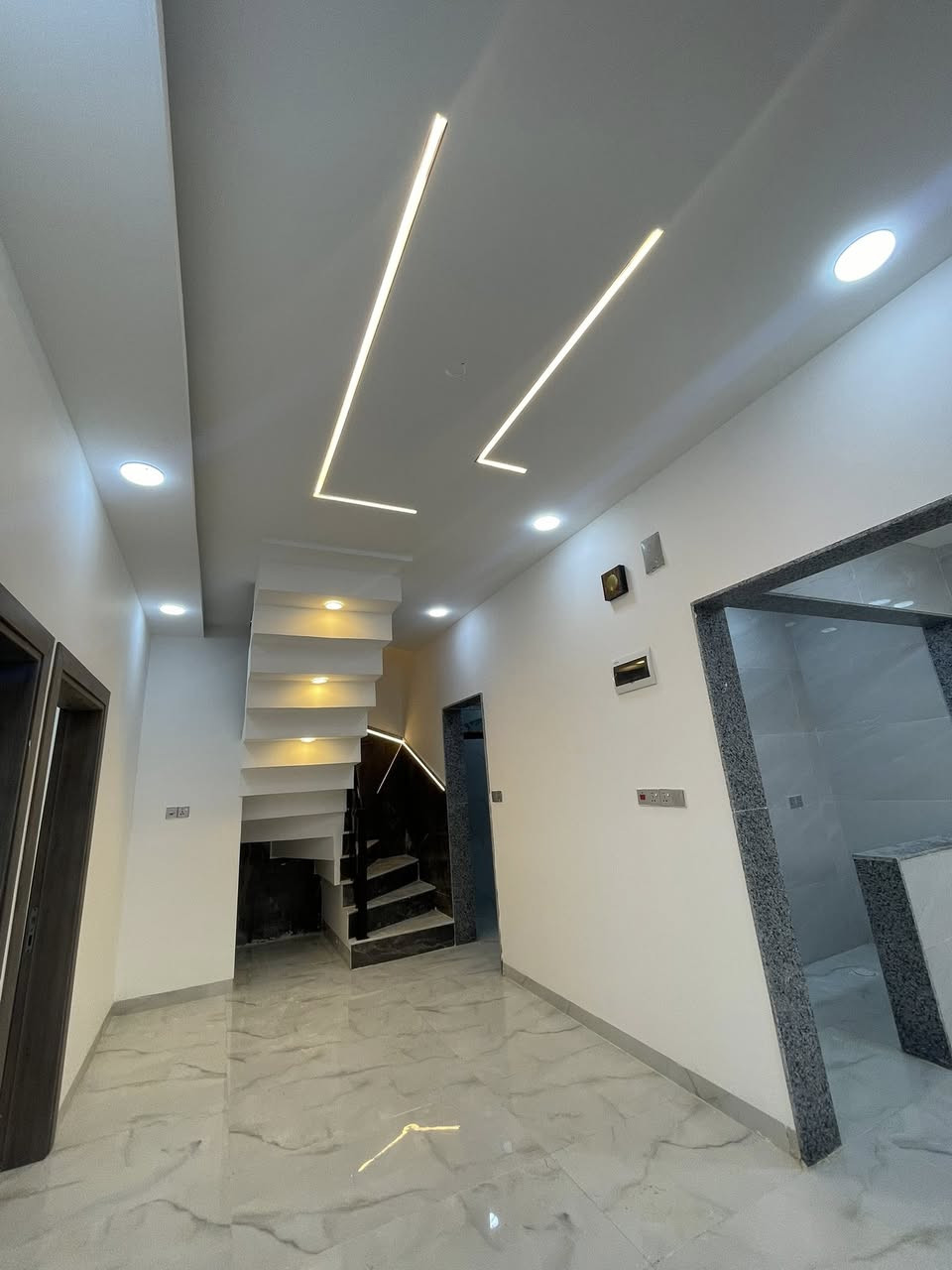 دار لللبيع حي الصديق الاولى مقابل باب ملية طب الأسنان جامعة الموصل الباب الرئيسي 100م ركن 10*10م بيت تصميم تركي البيت درجة اولى فول موصفات ***********—***********—
