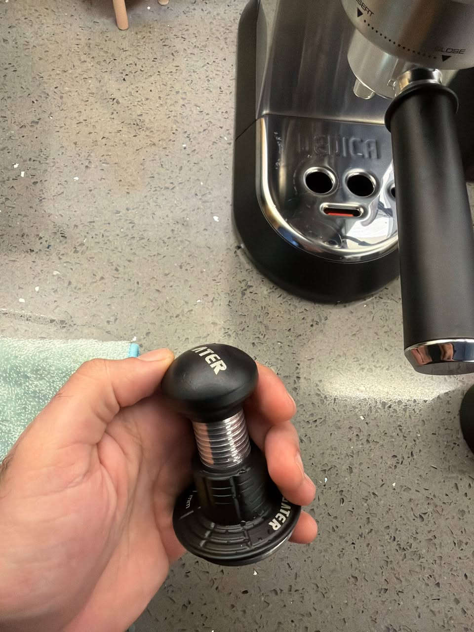 السلام عليكم 
ديلونجي ديدكا E685 للبيع استعمال شخصي اقل الشهر نظافة 100% وياها بورتفلتر مكشوف ستانلس ستيل ثقيل وتامبر وقاعدة بورتفلتر .
كل غراضها كاملة والكارتونة موجودة بكل تفاصيلها .
سبب البيع اخذت موديل احدث .
السعر المطلوب ٢٠٠ الف 
مكاني بغداد الحرية


**إذا كنت صاحب هذا الإعلان وتريد حذفه لأي سبب، رجاءا أرسل رسالة إلى الدعم الفني**