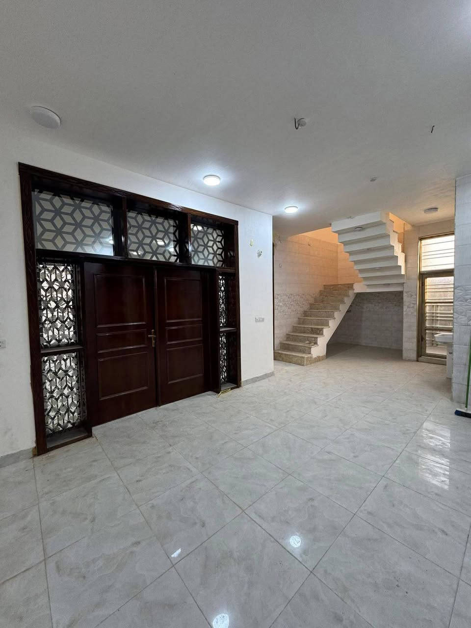 لدينه بيت البيع ٢٠٠ متر سند ٢٥ الموقع الحله شارع 80 قرب بانزين خانه الستفسار ***********
