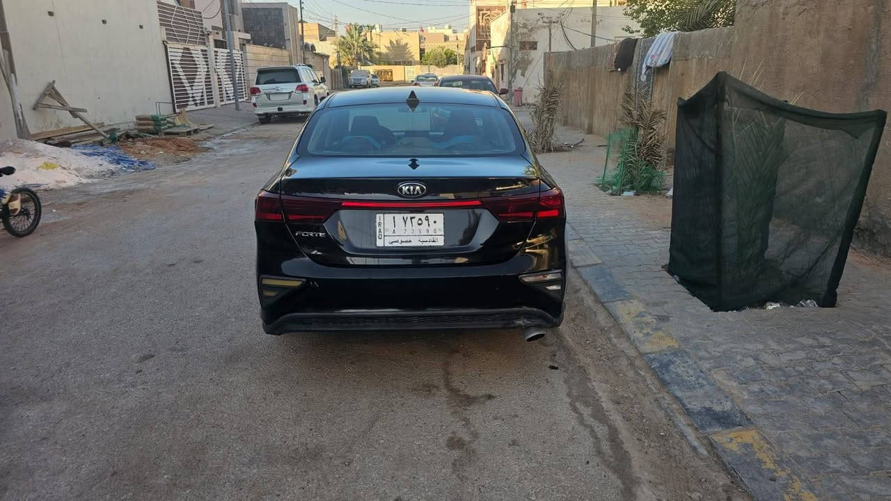 كيا فورتي موديل ٢١ قادسية معوقين بعد سنتين تصير حرة عندي بيها وكالة عامة وراعيها موجود السيارة حلوة ونظيفة للجناي ميخسر عليها ربع وصور الحادث موجود
***********
***********
