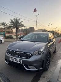 كيا نيرو 2018 هايبرد وبانزين  فول مواصفات بيها باب عكس السايق مصبوغ فق...