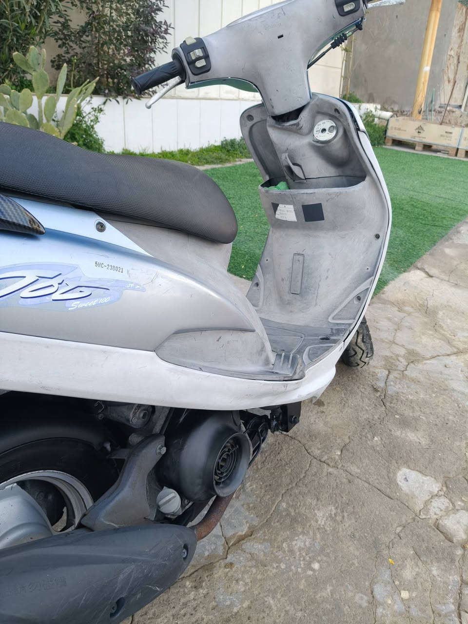 سلام عليكم دراجه ماكس للبيع نضافه 1 عل 1 ماشيه 27 الف فقط جديده سعر مليون و 100 لون مميز سمائي رقم ***********
