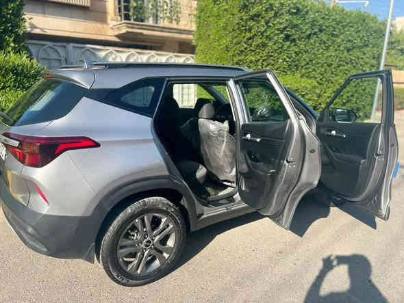 السلام عليكم
كيا سليتوز 

موديل 2023 خليجي 

ماشي ٢٠

المواصفات بصمه وتبريد قطعتين ومعرفه مواصفات الخليجي 

السياره بيه طخه بل بنيد ونصبغ 

حته دعاميه ما بيه كلشي وصوره موجوده مال الطخه 

السعر 153 وبيه مجال شي بسط 

المكان بغداد الكرخ /حي الجهاد 

***********
