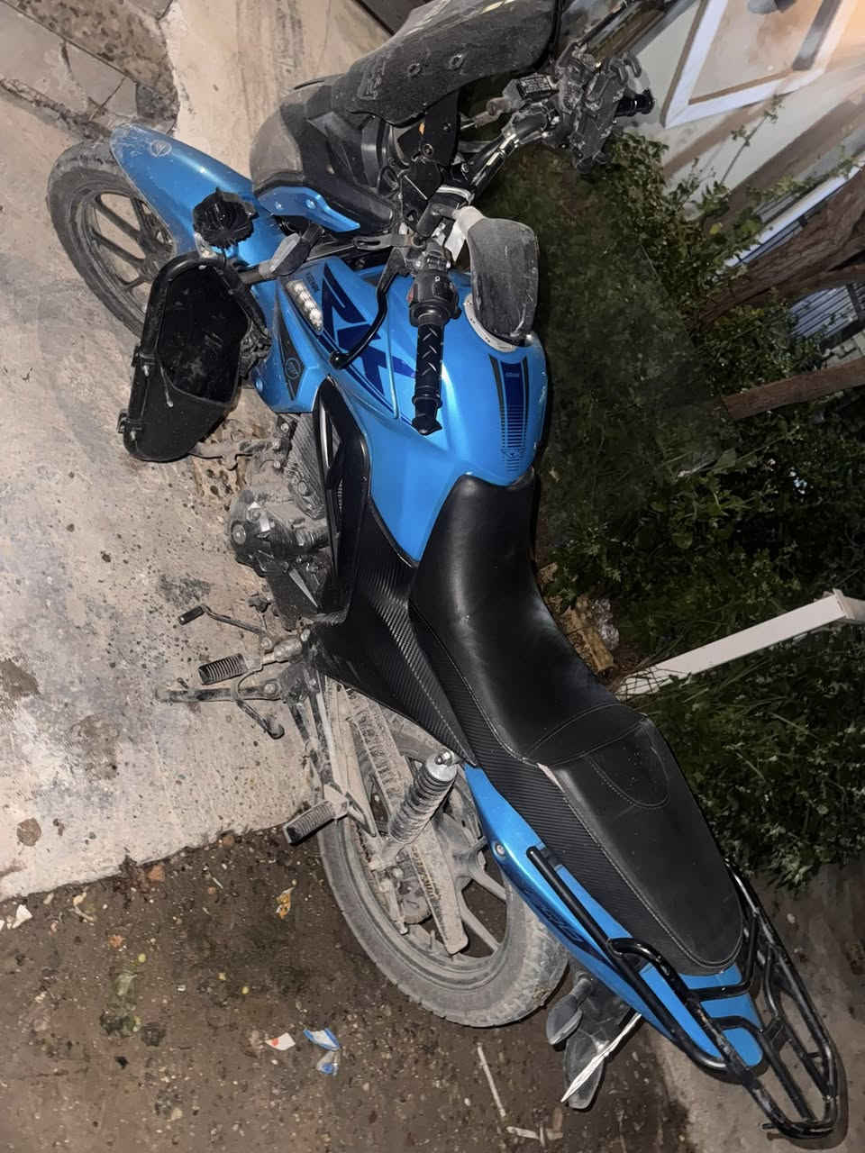 سلام عليكم دراجه RK للبيع موديل 2024 طالعه بل 2025 دراجه جديده بعد احله من الصور بس لان بدون غسل هيج امبينه كفاله عامه الدراجه كلهه من محرك من كهربائيات دبلات تايرات نكره سلف بكل وقت مرقم اربيل مكاني بغداد التاجي *********** 
السعر 2400 وبيهه مجال 

الدراجه معروضه للبيع بشرط التحويل
