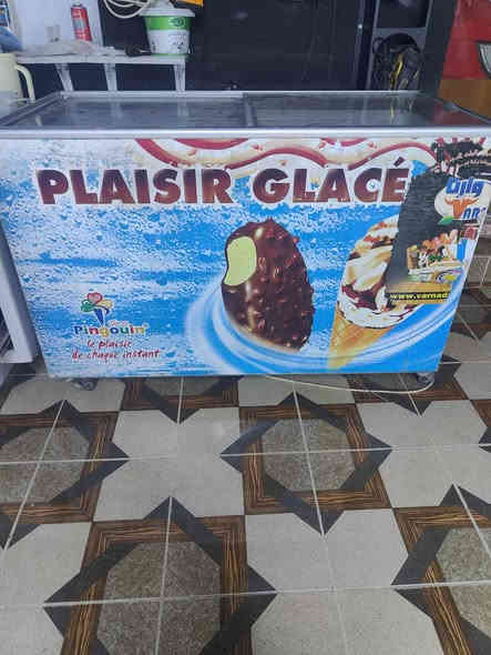 السلام عليكم 
مجمدة  مثل ماموضح عارضة 
السعر٢٢٥وبي مجال بسيط
يشتغل مابي عيب
مكاني كركوك قرب بزار ستي
*********** كركوك
