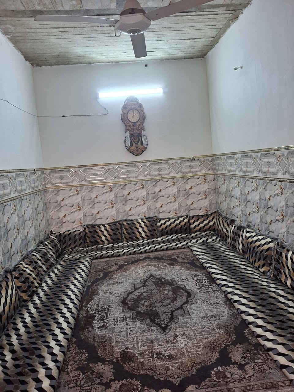 دار زراعي وبي كارت بلديه العنوان الشيشان قريب على سايدين النعيمي يحتوي على غرفتين نوم وهول واستقبال ومطبخ مساحه ١٢٥متر خدمات ماء كهرباء 🔋 السعر الدار 🏠 55مليون وبي مجال +ارض زراعيه مساحه ١٢٥متر السعر الأرض على اتصال
***********
***********
