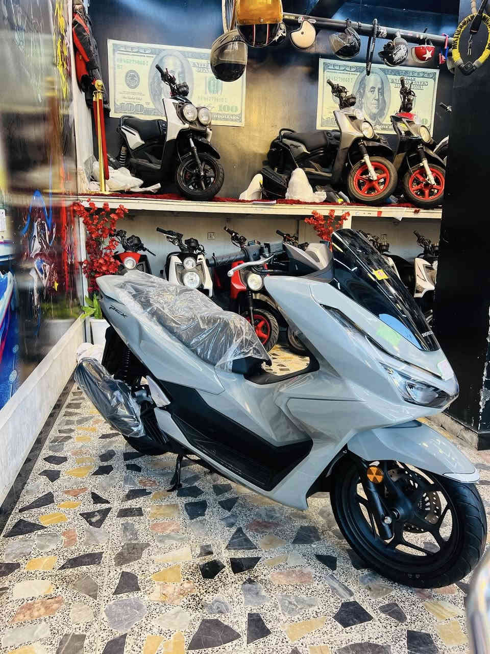 جمال البيسي اكس الجيل خامس الشركه الزيرو✅🇯🇵

معرضنا دائما متئلق بلقطع الوكاله ☝🏻☝🏻

عنوان:شارع الفلاح قطاع ٢٤ ركن شارع الاخشاب 👍

للستفسار:📞***********📞 تصال او مراسله واتساب فقط فقط فقط👍❤️
