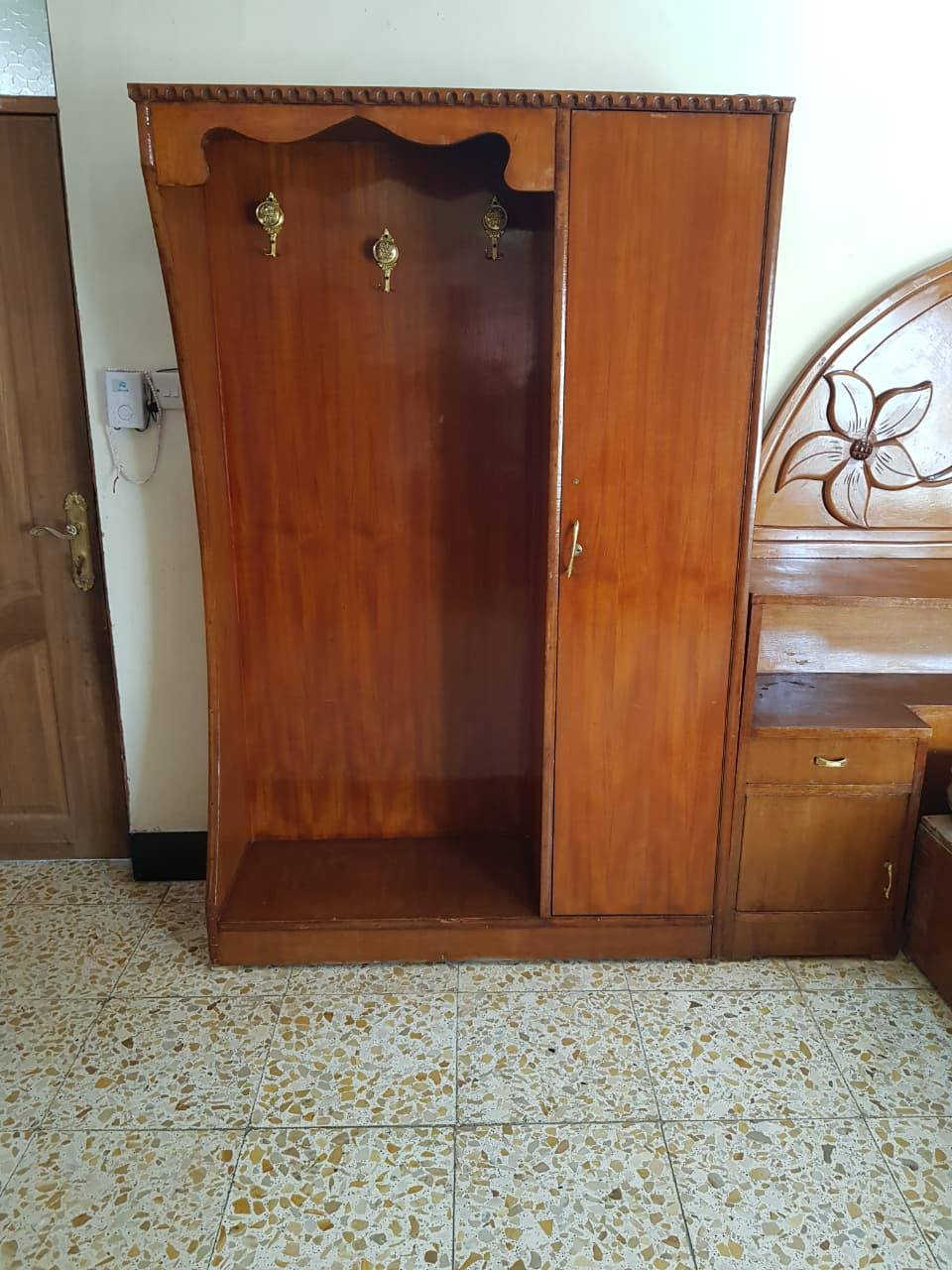 بيع مستعجل غرفة نوم  السعر 350 المكان فلوجة حي الشهداء للاستفسار ***********
