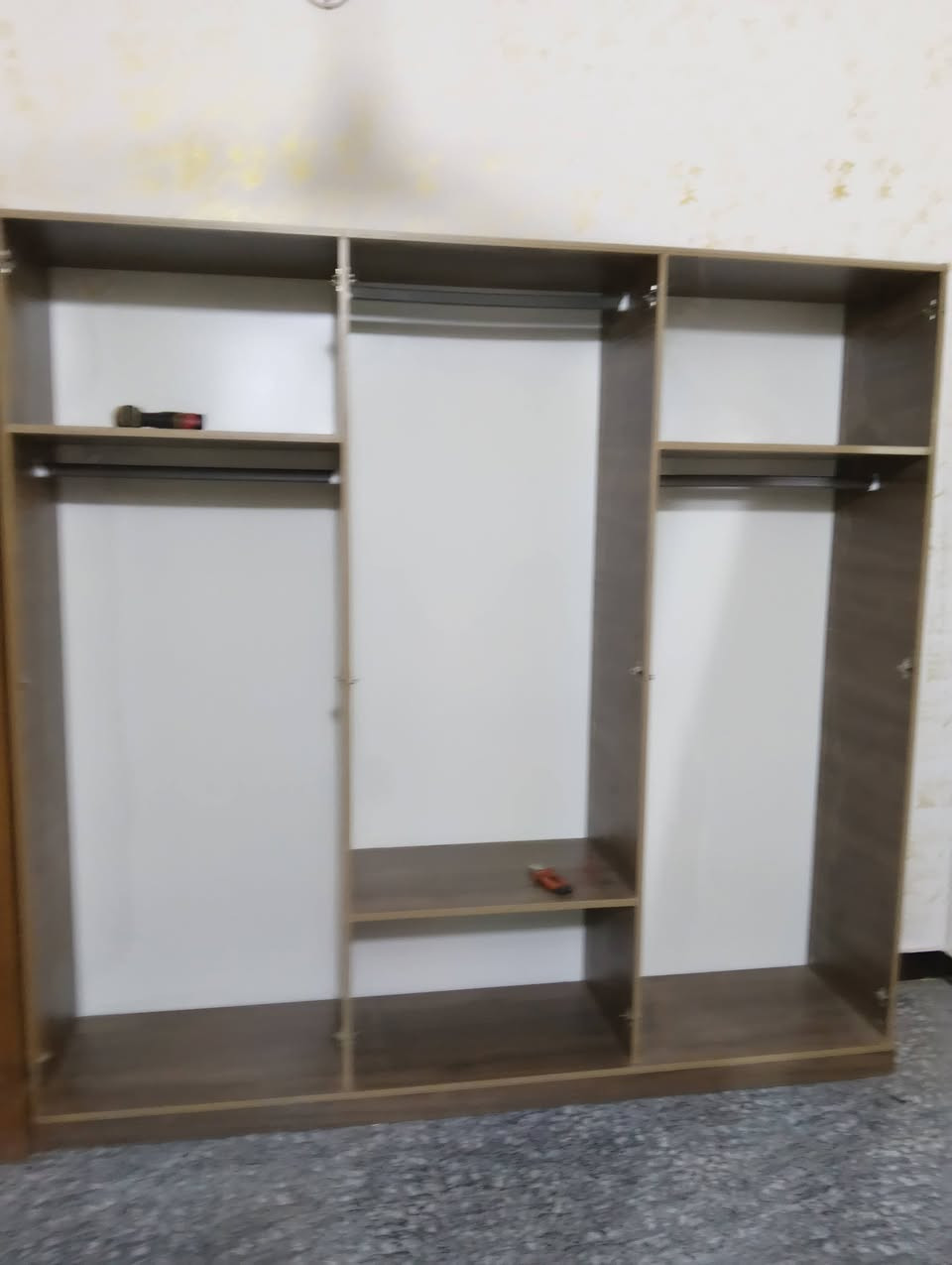 غرفة ترکية نضيفه لوك وكيوت 5قطع صبغ حراري اصلي وكنتور ابواب برقي جوي حديد السعر 400 وبيه مجال اتصال علا الرقم/***********/***********/ مكان فلوجه
