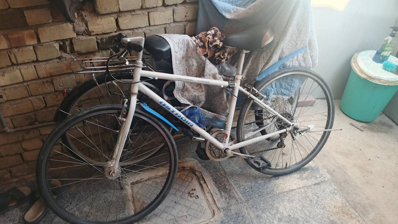 سلام عليكم عندي c700 نضيف حاويه هذاك ليوم منزله كامل من كلشي ولايت حساس بلاد بايسكل خير من الله مكاني حي كوفه رقم ***********
