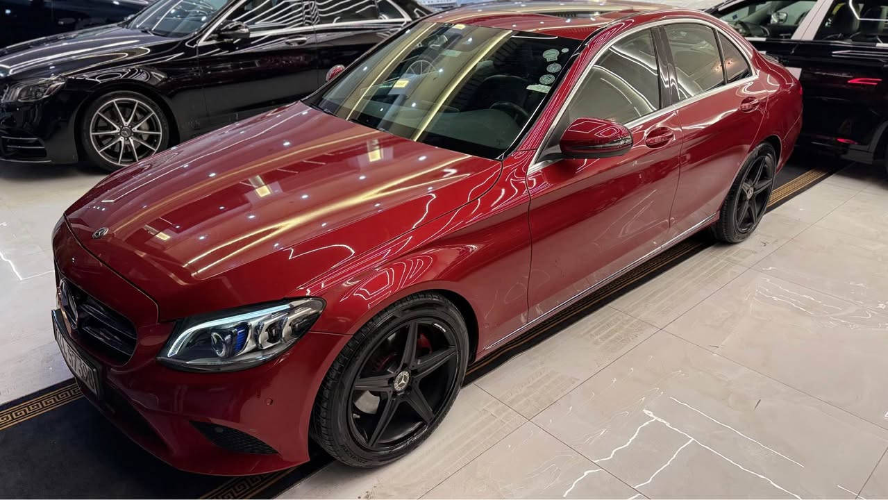Mercedes C300 2019 Clean Title 
وارد الماني.  عدد مسافا 55.  فول موصفات. 
شاشا كبير دبل ماوس. 
فقط مكان واحد pdr  لي اي ستفسار انتصل ع رقم *********** أربيل, العراق
