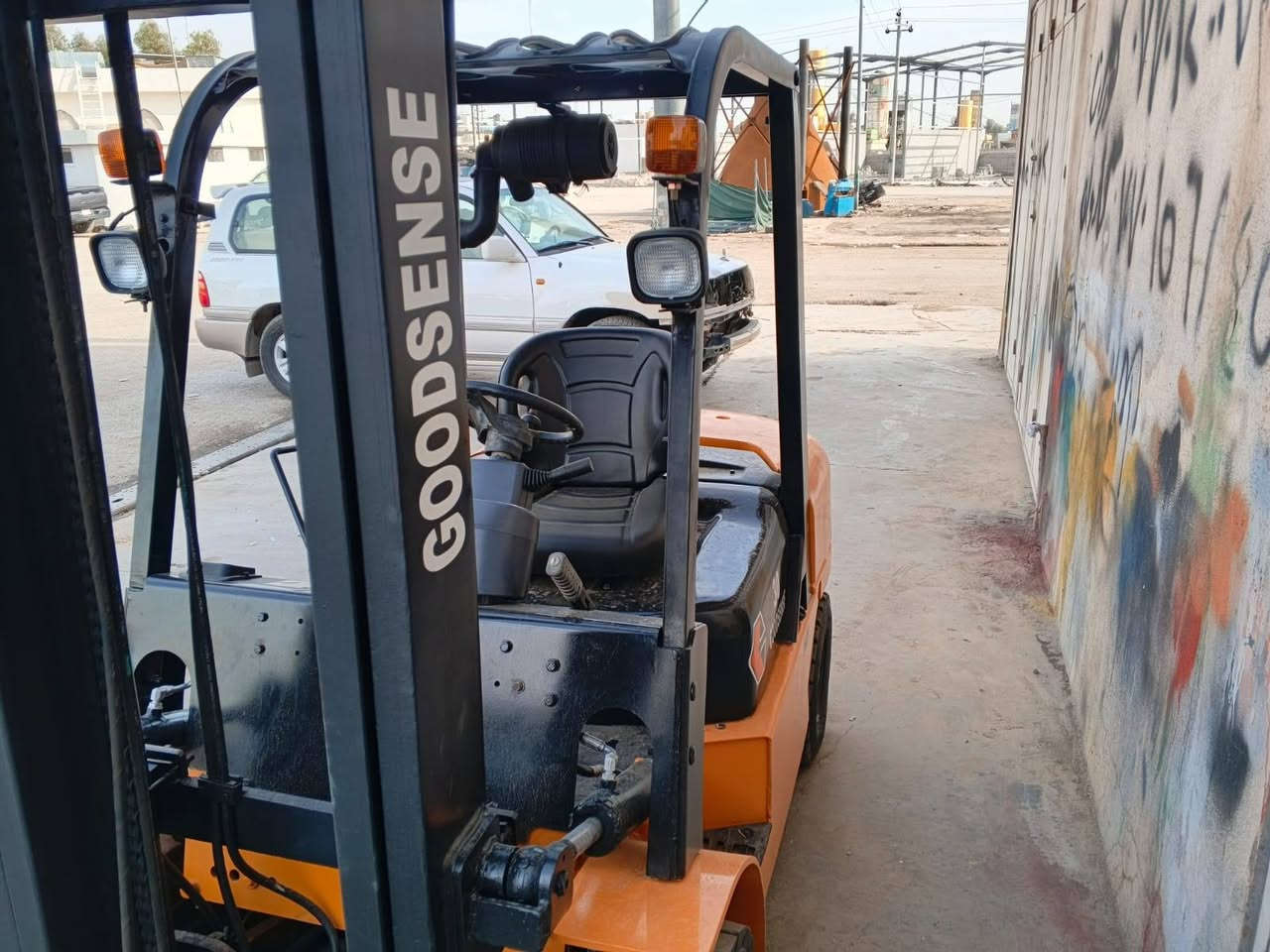 للبيع رافعه صيني نوع HF 3طن 3حركة منفيس بي كمال شغال محرك كير شرط سعر 65$.    ***********
