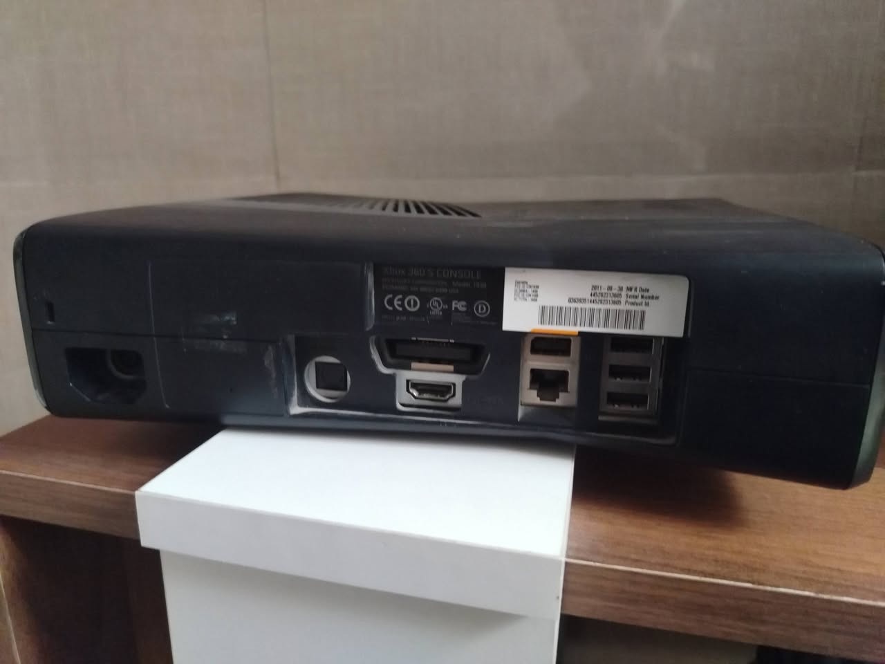 السلام عليكم، للبيع جهاز Xbox 360 Slim بحالة نظيفة جداً وممتازة، الجهاز مهكر (RGH) وجاهز للعب مباشرة. الجهاز تم الاعتناء به جيداً ولا يعاني من أي مشاكل فنية.
تفاصيل الجهاز:

النظام: مهكر بنظام Aurora الاحترافي، سريع وسهل الاستخدام، ويدعم ميزة System Link للعب الأونلاين مع الأصدقاء.

الألعاب: الهارد محمل بأقوى ألعاب الـ Xbox 360 المعروفة.

المحاكيات: الجهاز يضم مجموعة محاكيات ممتعة لتشغيل ألعاب الزمن الجميل: 

محاكي PlayStation 1.

محاكي Xbox Classic.

محاكي NES للألعاب الكلاسيكية.

الملحقات:

الجهاز يأتي مع كامل ملحقاته (يد تحكم، جميع أسلاك التوصيل، باور سبلاي).

سعره  85 الف
ملاحظه / بالجوستك غطاء الجيوره ماهنه تكدر تشتريهن من اي محل العاب رخيصات
وزر لA شويه مشخط
السلام عليكم، للبيع جهاز Xbox 360 Slim بحالة نظيفة جداً وممتازة، الجهاز مهكر (RGH) وجاهز للعب مباشرة. الجهاز تم الاعتناء به جيداً ولا يعاني من أي مشاكل فنية.

التواصل
يوزر انستا : 8y297r


**إذا كنت صاحب هذا الإعلان وتريد حذفه لأي سبب، رجاءا أرسل رسالة إلى الدعم الفني**