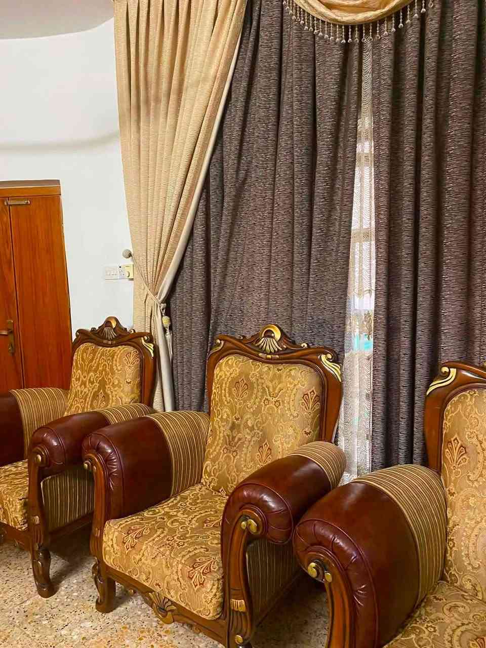 متاح تخم نضيف جدا وجوده عاليه جدا
عدد 2 قنفات كبيره
عدد 4  قنفات صغيره
مع ميز وطبلات
المكان بغداد ساحه عدن السعر 600 
***********
