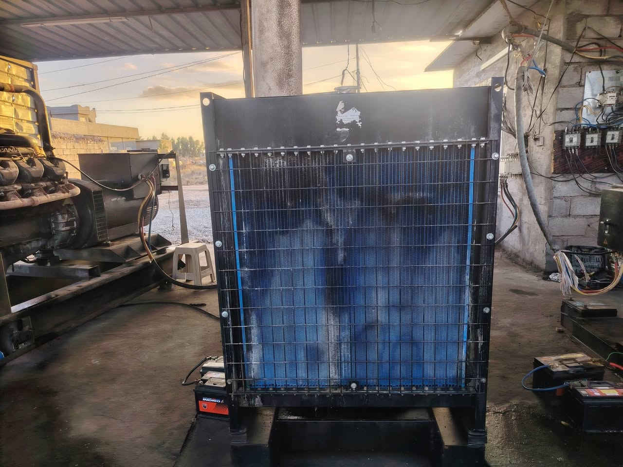 السلام عليكم
مولد نوع cumins 114 حجم الداينمو 250kv
24 ولف جديد وضع شركة مشتغل 350 ساعة 
للبيع مكانة ديالى الخالص
السعر ٦٥ ورقة وبي مجال
هـ :***********
