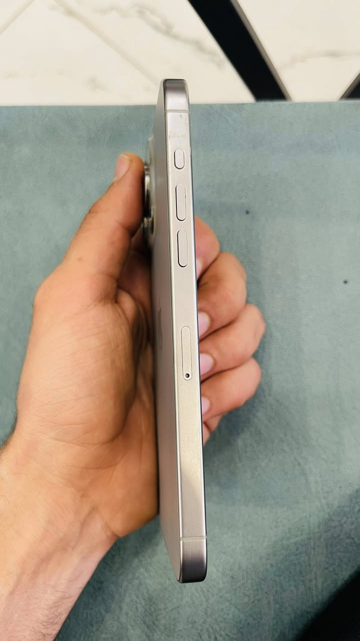 ايفون 15 برو ماكس ماستر
مكفول كفاله عامه من كلشي 
مكاني الناصريه الشطره 
السعر 1200 
او المراوس ب13 مكفول 
***********
