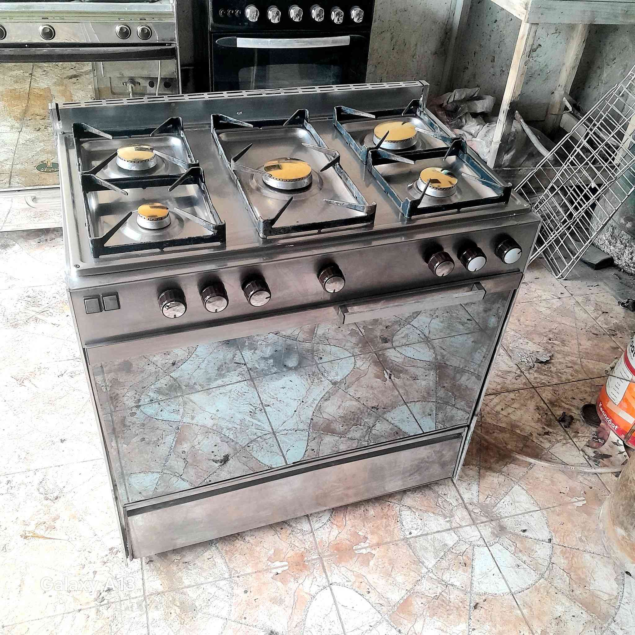 يالله طباخ عشتار ديلوكس  ٥ مشاعل استيل باب اول كوله شغال وعلى الفحص عندك طباخ قديم اراوسك العنوان حي النداء شارع المكاتب وتساب مازنجر موجود ***********
