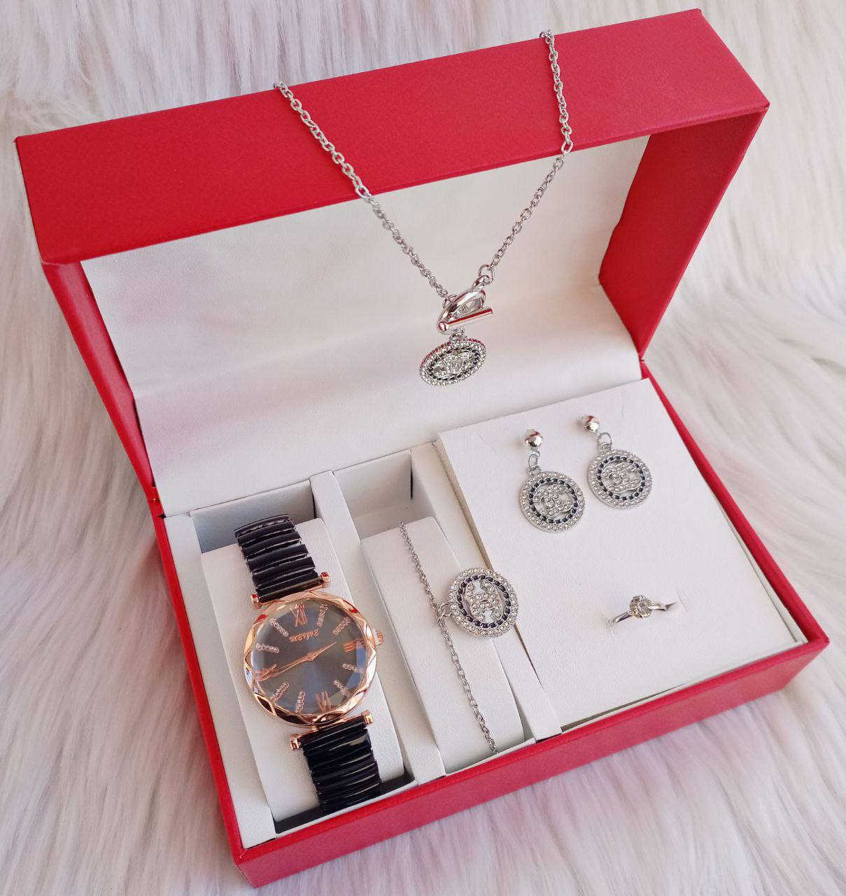 #عروض
#هدايا #عيد_الحب🔥👇
اجمل الهدايا رجاليه ونسائيه 🎁
ســعر السيت ب 10 الـف 😍
والتوصيل 5 لجميع المحافظات❤️‍🔥
للحجز والاستفسار مراسلة الصفحة 
اذا مو نفس الي بالصورة توصلك (لا تستلمها) 
ملاحظه: العلبه للعرض يجي السيت بعلبه هدايا حجم صغير ✨
واذا نفس العلبه سعر يختلف 💖 
للاتصال ***********
واتساب ***********
