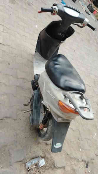 سلام عليكم
دراجه عصفوري للبيع 
جاهزه كلشي شغال لايت عالي وناصي 
اشاير شغالات وبك لايت هورن شغال 
شرط النهضه والمعدل والنعومه 
عوزها باتري فقط 
تواير جدد 
ضفيره كلها كبس ما بيها جطل 
دراجه حلوه ما متعوبه 
سعرها 300 وبيها مجال 
***********
