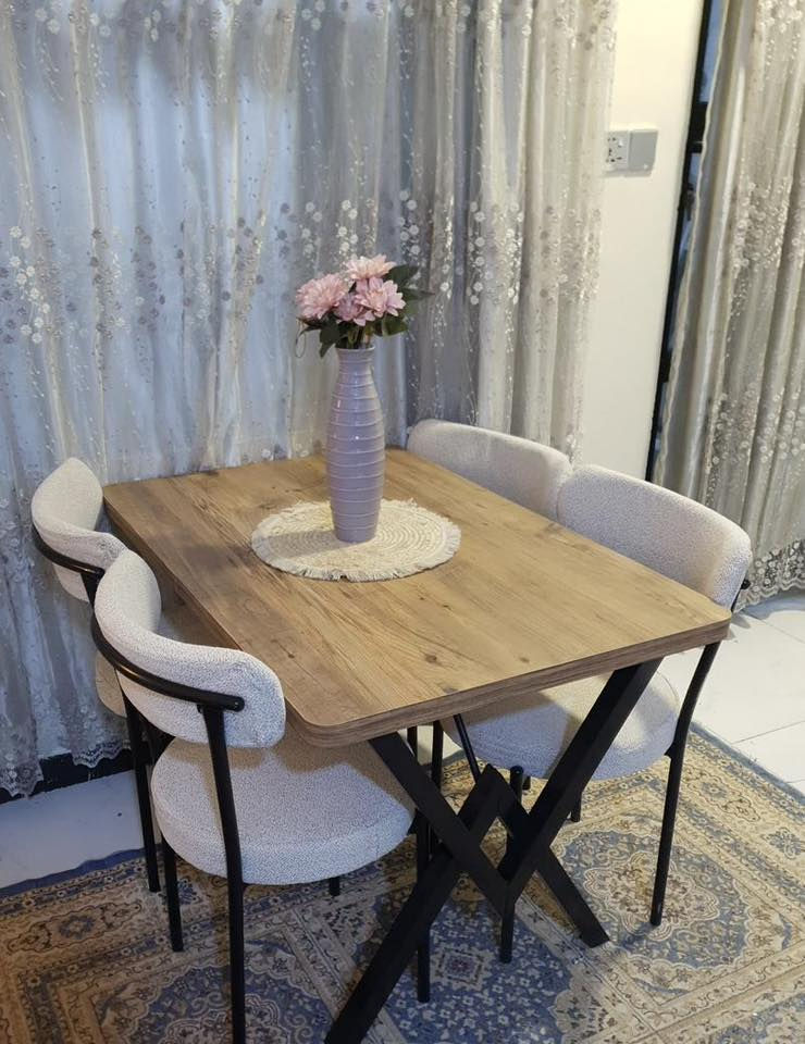 السلام عليكم ميز طعام بعده جديد استعمال كلش قليل          
سبب البيع المكان صغير 
السعر 100 
للتواصل ***********
