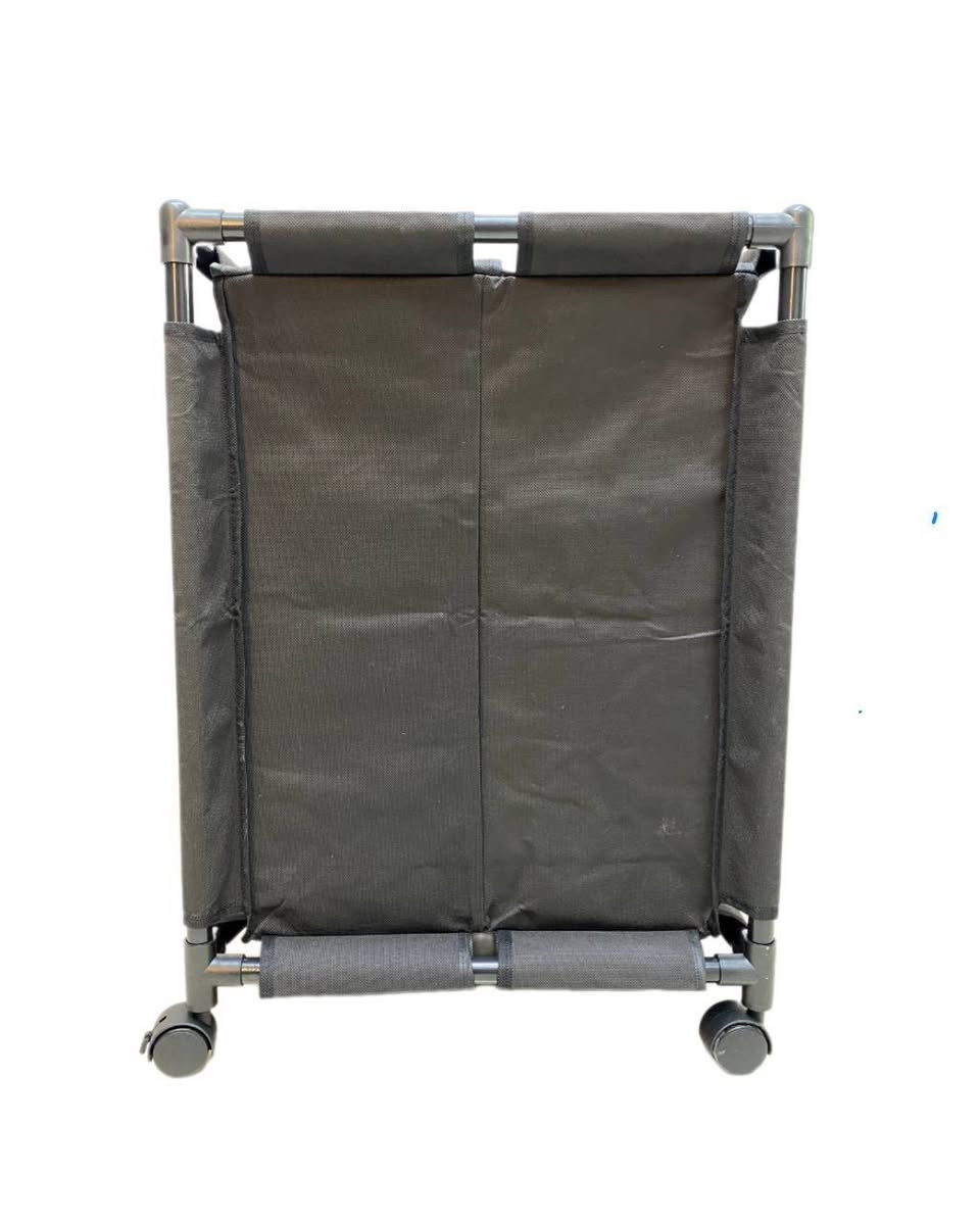 تصميم انيق وعملي 

- سلة مقسمة الى قسمين من القماش المقاوم للماء والرطوبة 

- هيكل خارجي من المعدن القوي المقاوم للتآكل 

- تصميم ذات غطاء منفصل ( لكل قسم غطاء من الاعلى لحماية الملابس )

- اربع عجلات متحركة لتسهيل الحركة 

- سهل التركيب والتنظيف 

- الابعاد : الارتفاع 64 , العرض 44 , الطول 37 cm.                                                                                                                 💰 السعر: 25,000 د.ع
🚚 التوصيل والدفع: الدفع عند الاستلام
📩 للطلب: راسلنا على الخاص أو واتساب***********
