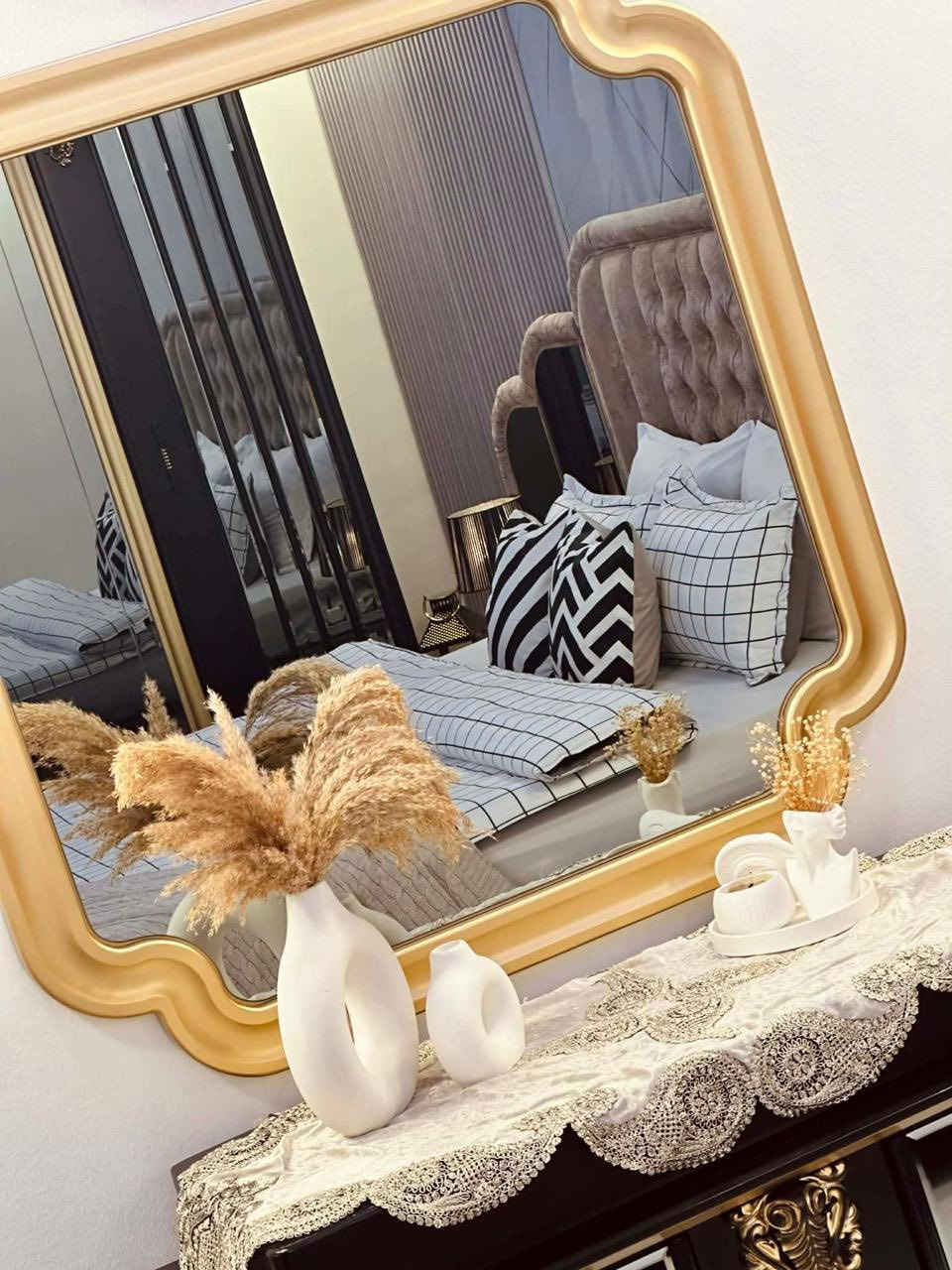 غرفة نوم تركية بعدها جديده ماخذها ب٢٦ ورقة والدوشك بورقتين ابيعا بمليون و٤٠٠ هيه والدوشك مكاني بغداد الشعب حي البساتين ***********@
