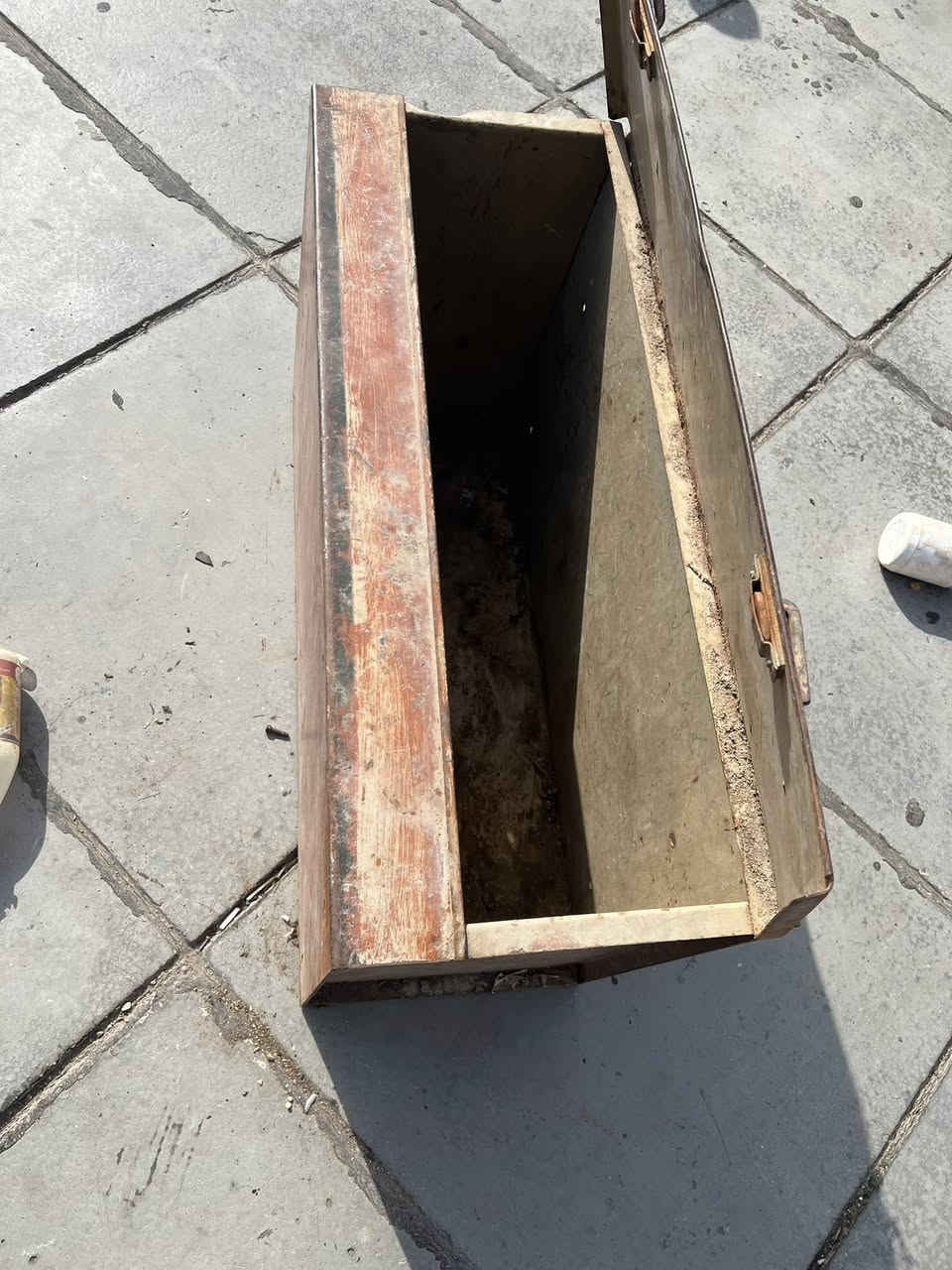 اللبيع صندوق ثقيل  المكان بغداد ***********
