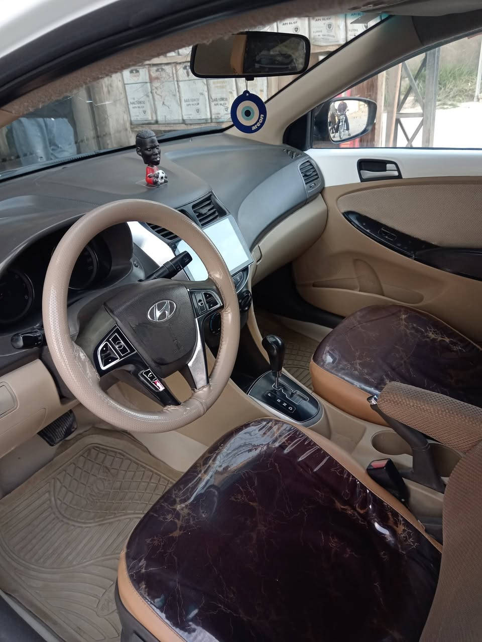 سلام عليكم أكسنت  ٢٠١٢ خليجي مكينه ١٦٠٠ جهازه من كلشي تحويل مباشر بيه تبديل جامالغ لأمامي فقط ولباقي كفاله سعر ٧٧ وبيه مجال بصيط واني خادم لعنون الشطره *********** ***********
