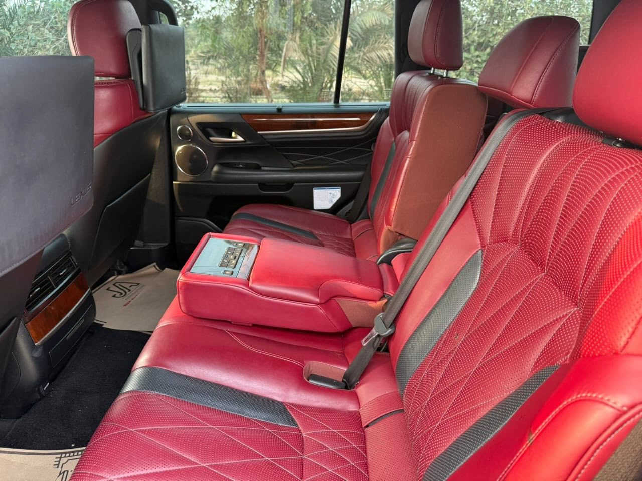 سلام عليكم لكزز كورا داخل ماروني كفاله عامه مخلفه ppfسنويه تضليل ماشيه ٩٢الف مكان السياره بصره السعر 810وبيه مجال***********
***********
