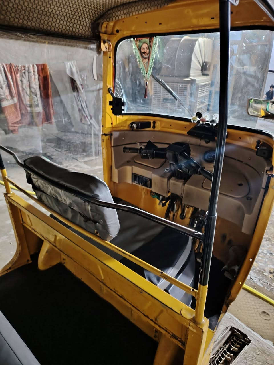 سلام عليكم تكتك للبيع  2020 كفالة عامة لاا دوس ولاا ضربة لاا صبغ تخم تاير جدد بسمي رقم نكليزي { ((***********)) ( مكان بغداد فلكت حي نصرر) )
