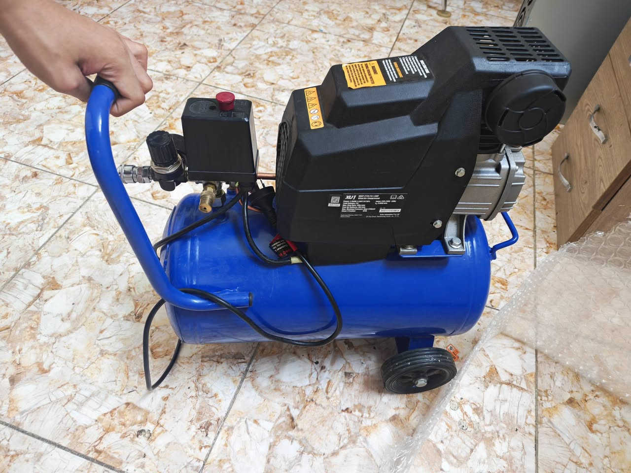 كمبريسر هوه 21 لتر ضغط 8.5 بار ويه مسدس F75 سعر 115 الف لتواصل 
+9647779923864
