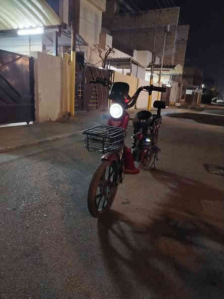 سلام عليكم دراجه شحن حجم 20 4 بطاريات بيه سويجين و بصمتين وبيه بلوتوث أشير يمنه و يسره للبيع اب 275 وبيه مجال للطيبين رقم ***********
