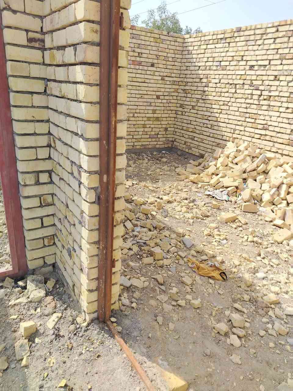 السلام عليكم هيكل للبيع مساحه 200متر ركن حي الجوادين شارع المدرسه الصينيه مقابيل الطابو يبعد عن الشارع العام 300متر السعر 35مليون وبيه مجال قليل كلش الشراي يخابرني ***********
